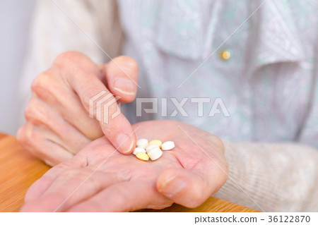 The hand of the elderly who takes medicine Old man Cold Illness 36122870