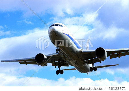 Osaka International Airport Airplane landing posture 36122871
