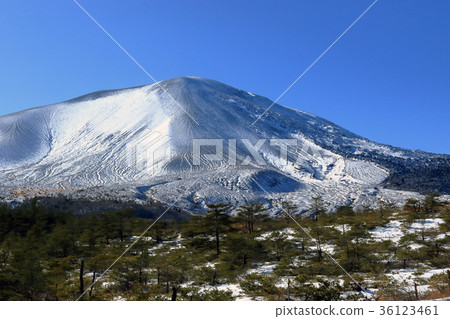 在初冬的淺間山 在初冬的淺間山 36123461
