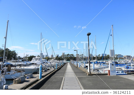 藍天夢想海島小遊艇船塢清楚 藍天夢想海島小遊艇船塢清楚 36124211