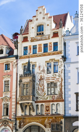 The facade off the house 36124508