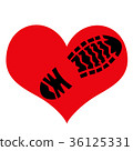 A trace of the sole of the shoe on the heart. 36125331
