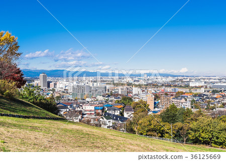 Residential area where the blue sky spreads 36125669