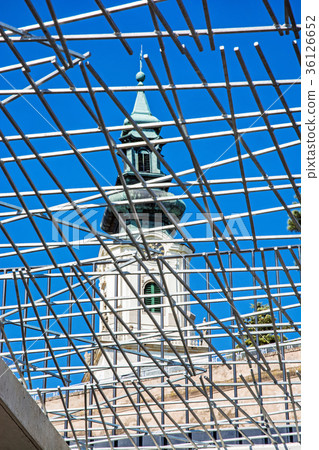 ancient castle behind forged grid, nitra, slovakia-图库照片