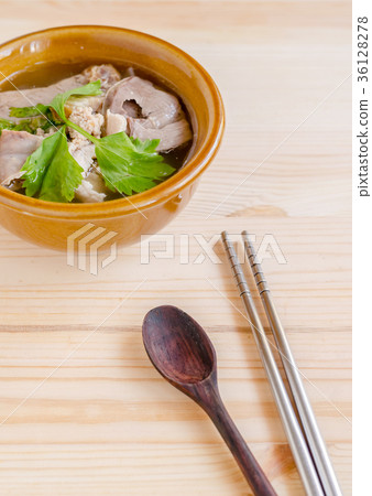 Stewed pork soup with morning glory  36128278