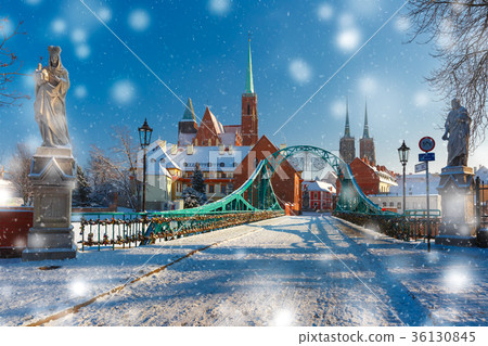 Tumski Bridge in snowy winter day, Wroclaw, Poland 36130845