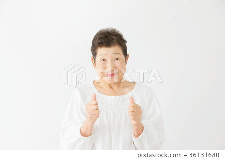 Elderly woman good 36131680