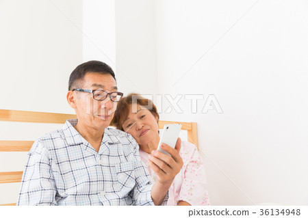 Senior couple smartphone bed Senior couple smartphone bed 36134948