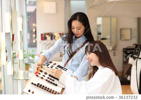 美髮師的顏色 36137232