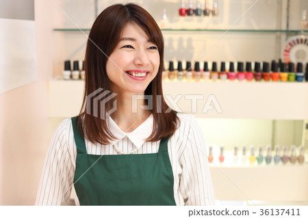 Nail salon  36137411