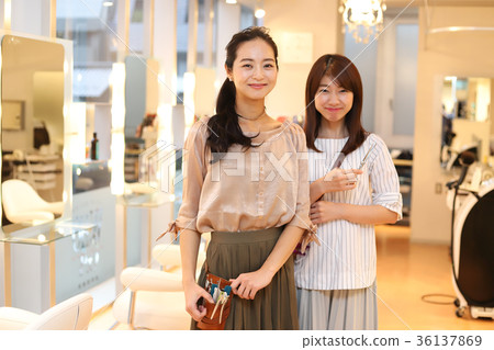 Hairdresser 36137869