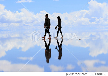 Uyuni salt lake   36138012