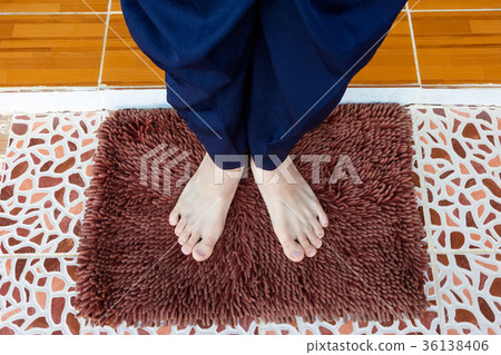 Maroon Doormat with Foot Maroon Doormat with Foot 36138406