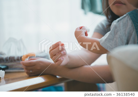 1 year old, child, whelp 36138540