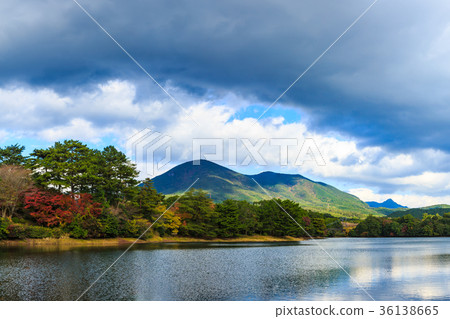 Autumn leaves of Lake Nodake Omura City, Nagasaki Prefecture Autumn leaves of Lake Nodake Omura City, Nagasaki Prefecture 36138665