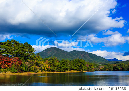 Autumn leaves of Lake Nodake Omura City, Nagasaki Prefecture 36138688