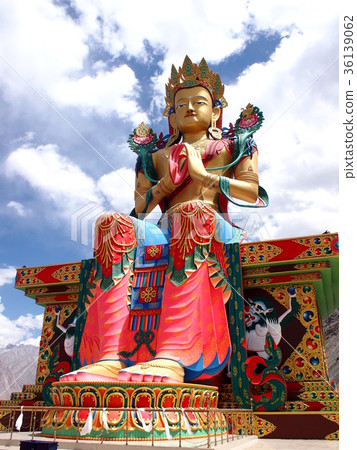 A huge chamber image of Deskit · Gompa 36139062