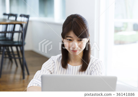 Young lady playing computer Young lady playing computer 36141886