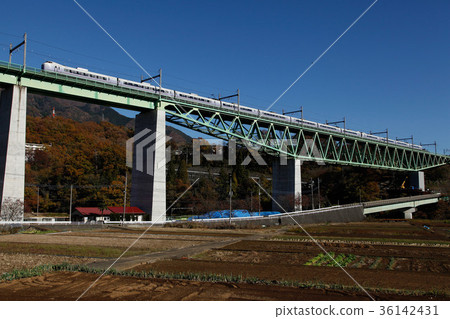 超級Azusa穿越Katsura河橋。 2017年11月25日 超級Azusa穿越Katsura河橋。 2017年11月25日 36142431