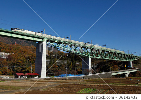 Shikishima穿越Katsura河橋。 2017年11月25日 36142432