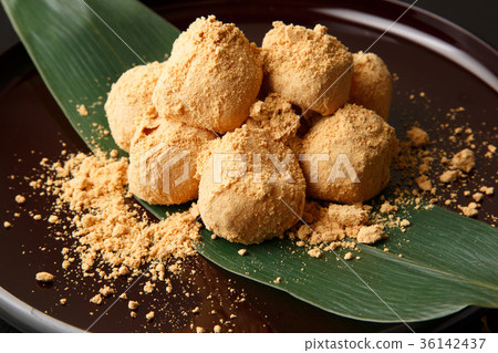 Chinese flour dumpling 36142437