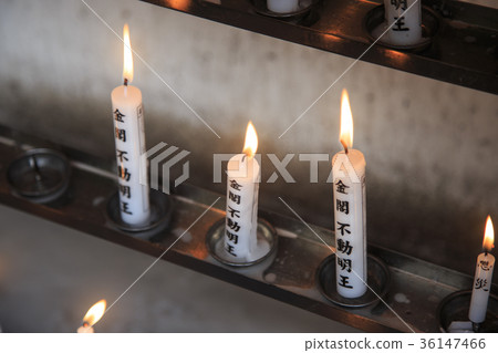 candle 36147466