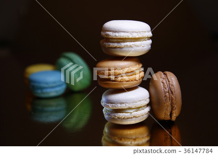 macaroons 36147784