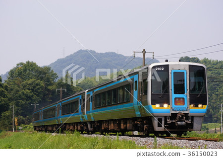 Limited express south wind (2000 series mass-produced cars) Tosu Line Kurokawa-Sanuki Uida Limited express south wind (2000 series mass-produced cars) Tosu Line Kurokawa-Sanuki Uida 36150023