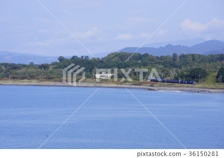 Uchiura Bay Coastline Sleeping Limited Express Cassiopeia (DD 51 heavy line + E26 series) running in the northern land 36150281