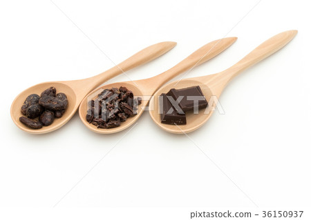 Cacao beans, cacao nibs and chocolate: cacao beans & nibs, chocolate Cacao beans, cacao nibs and chocolate: cacao beans & nibs, chocolate 36150937