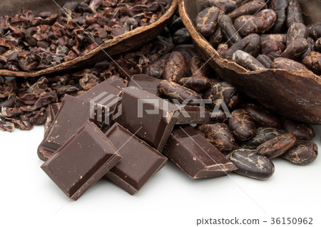 Cacao beans, cacao nibs and chocolate: cacao beans & nibs, chocolate 36150962