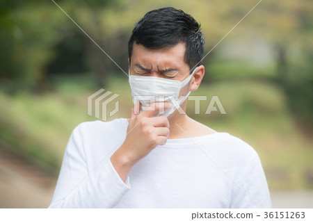 Mask young men cold hay fever 36151263