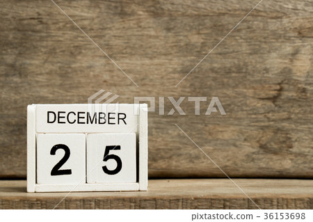 White block calendar present date 25 and December 36153698