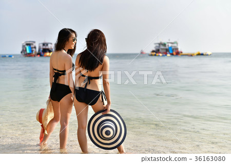 Beautiful woman wearing a swimsuit playing in the beach. 36163080