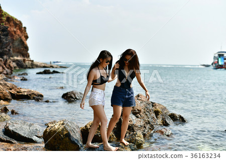 Beautiful woman wearing a swimsuit playing in the beach. 36163234