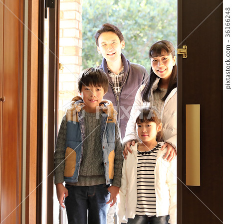 Young family returning to grandparent's house 36166248