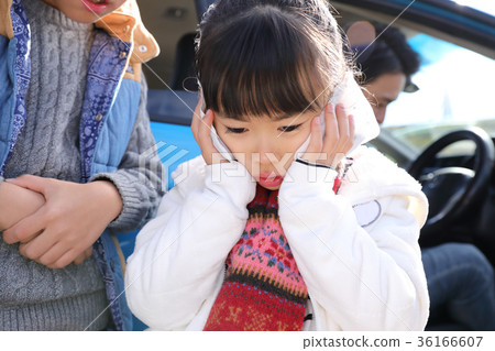 將一次性開羅扔在臉頰上的女孩 36166607
