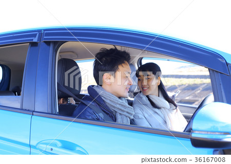 駕駛年輕的家庭 36167008