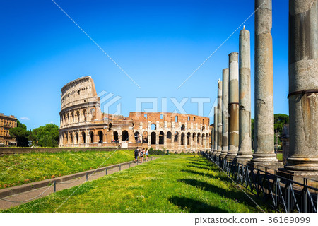 Tourists near Colosseum 36169099