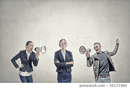 Aggression and humiliation in communication Aggression and humiliation in communication 36171984