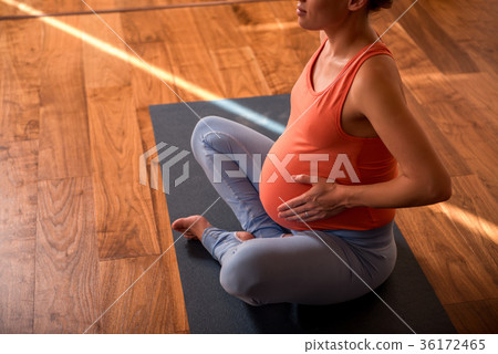 Exercise for woman big with child Exercise for woman big with child 36172465