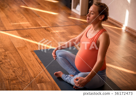 Calm impregnate lady doing yoga Calm impregnate lady doing yoga 36172473