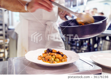 chef at work 36176198