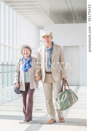 Senior Osidori Couple Travel Senior Osidori Couple Travel 36179433