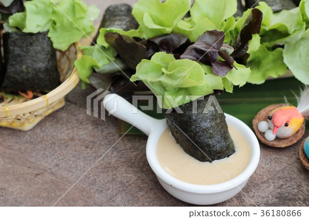 Fresh vegetable salad roll with seaweed  36180866