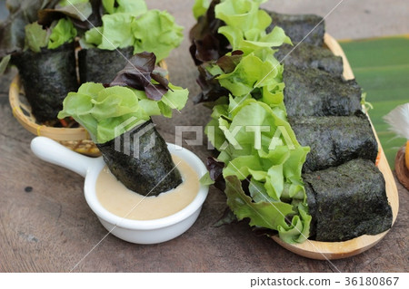 Fresh vegetable salad roll with seaweed Fresh vegetable salad roll with seaweed 36180867