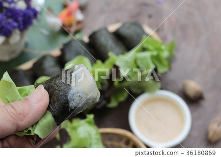 Fresh vegetable salad roll with seaweed Fresh vegetable salad roll with seaweed 36180869