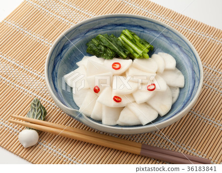 Shallow pickles of turnips 36183841