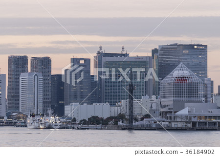 Harumi客運碼頭和摩天大樓 36184902
