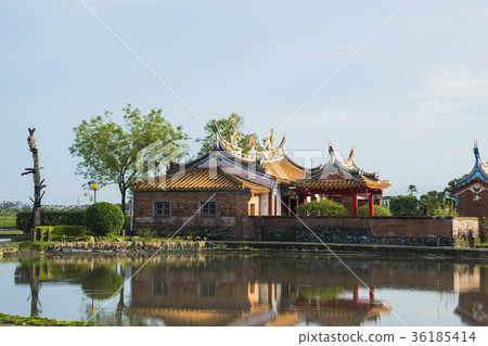 Old country house 36185414